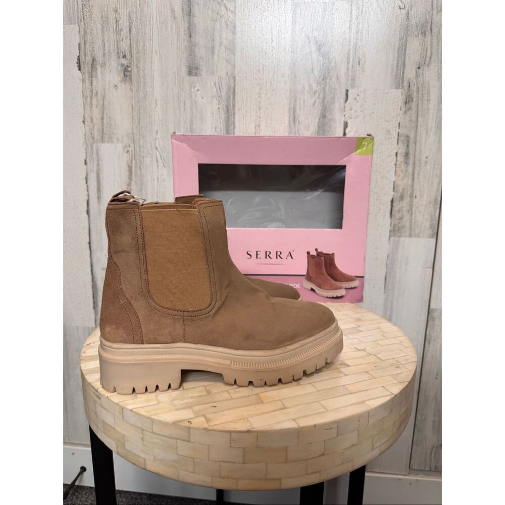 Serra Genuine Suede Chelsea Lug Sole Boots Tan Womens Size 7 Platform Ankle Boot